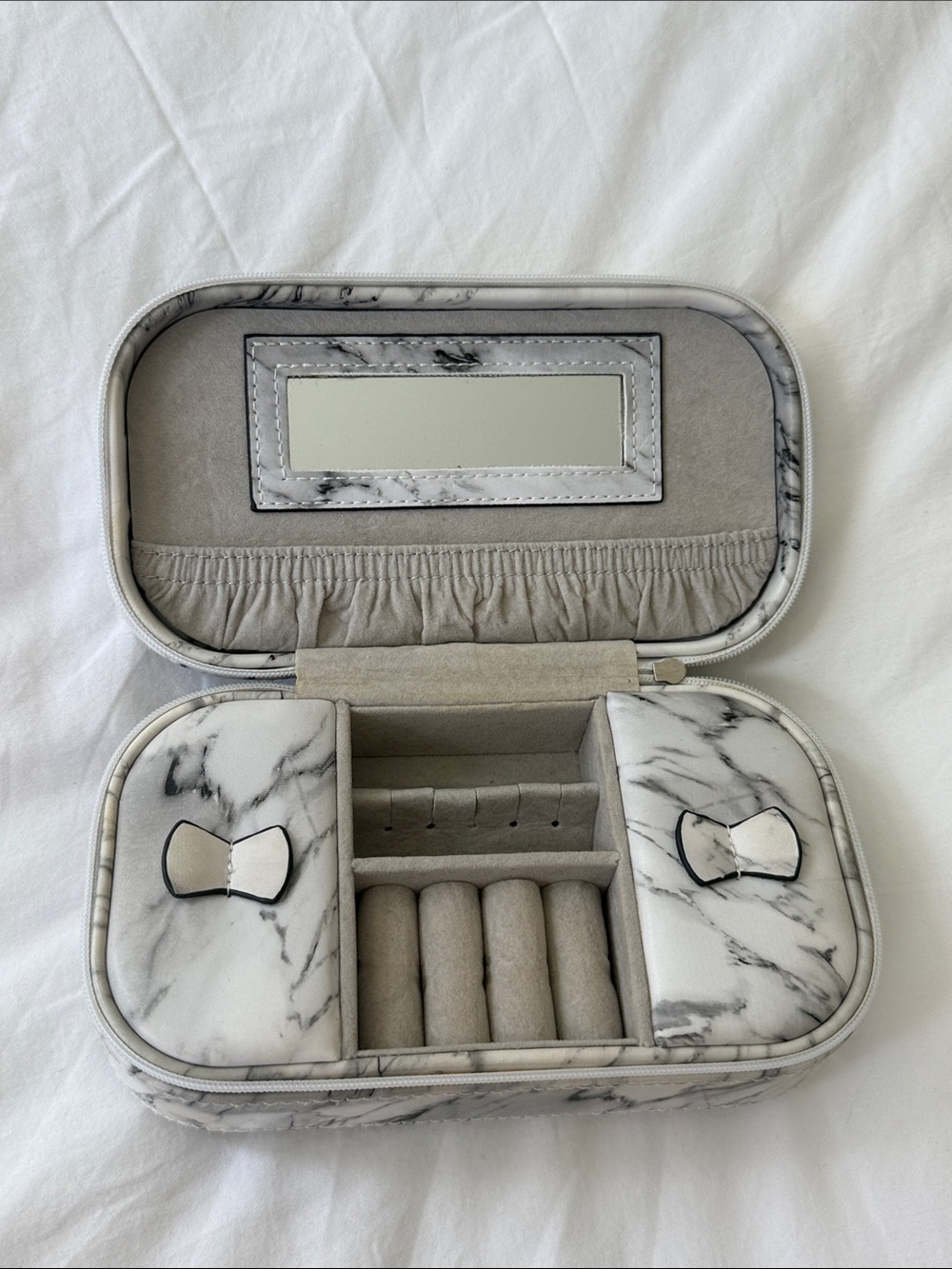 Oval Marble-Pattern Travel Jewelry Case in White and Gray